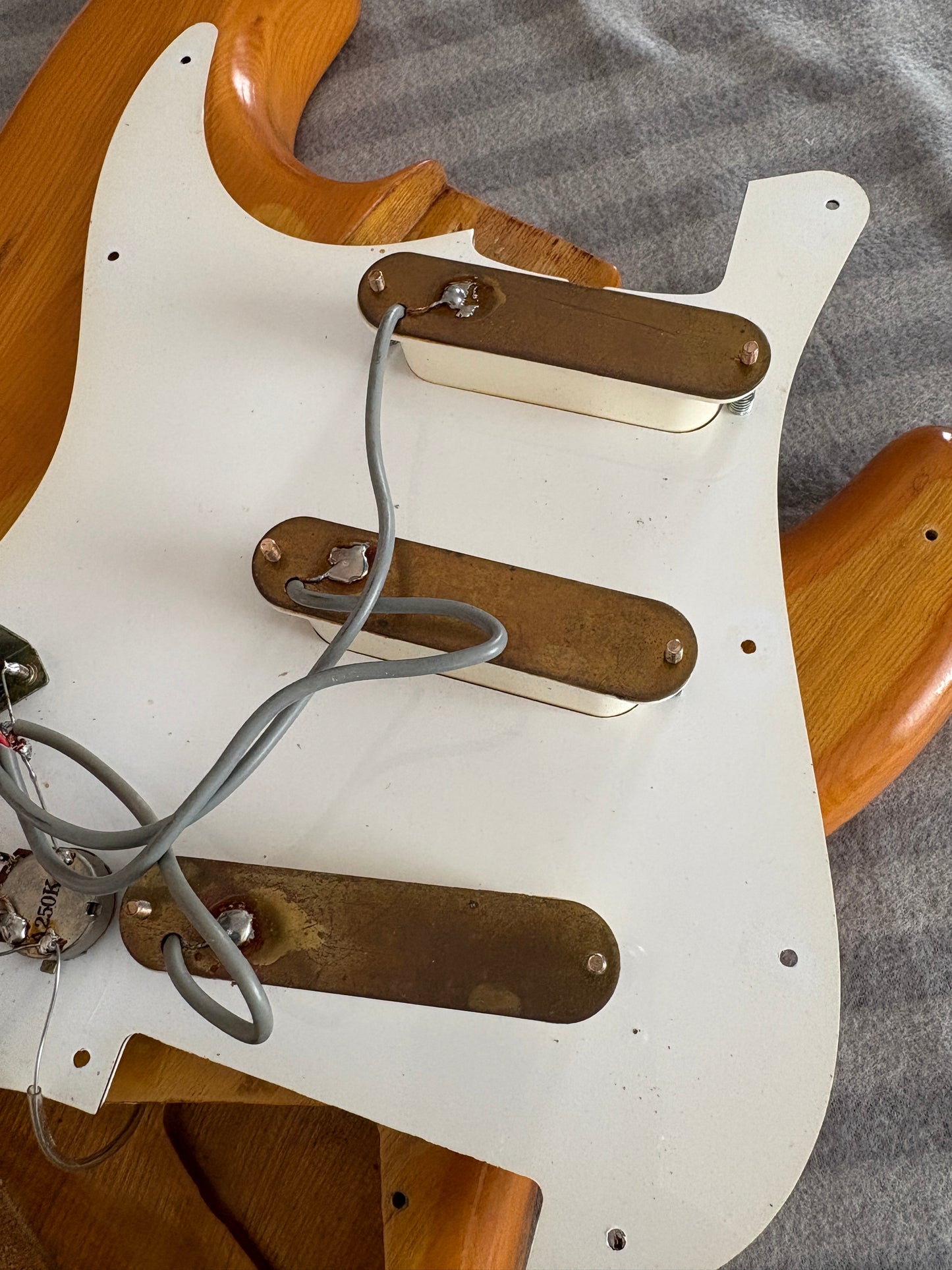 Yamaha SR-400 Super R'nroller / Stratocaster Type