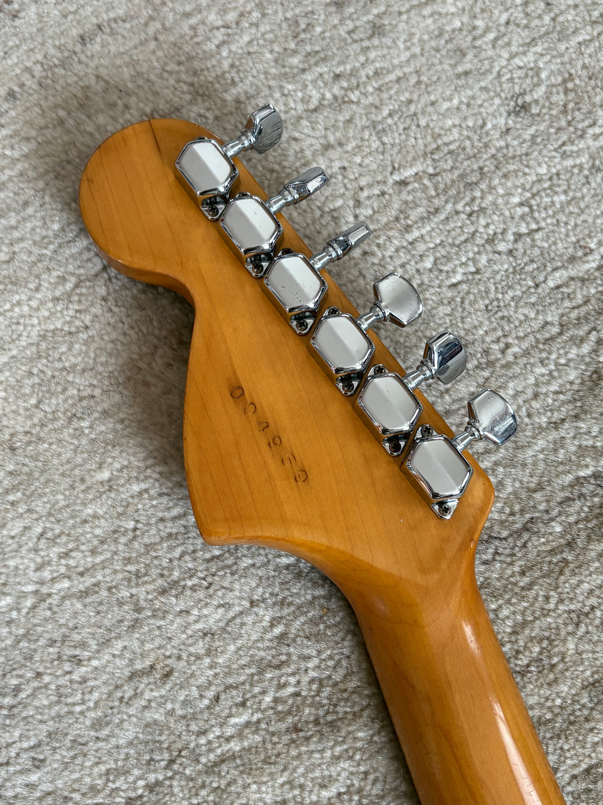 Yamaha SR-400 Super R'nroller '70s / Stratocaster Type